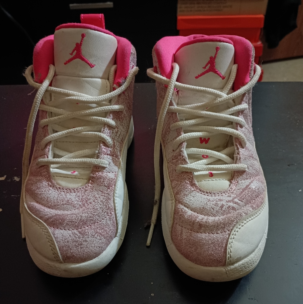 I'm selling these pre-owned little girls Jordan 12's In White/Pink